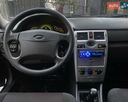 Красный ВАЗ 2170 Priora, объемом двигателя 1.6 л и пробегом 190 тыс. км за 3000 $, фото 6 на Automoto.ua