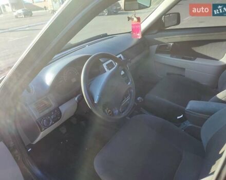 Красный ВАЗ 2170 Priora, объемом двигателя 1.6 л и пробегом 135 тыс. км за 3000 $, фото 3 на Automoto.ua