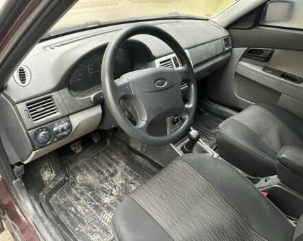 Красный ВАЗ 2170 Priora, объемом двигателя 1.6 л и пробегом 178 тыс. км за 1200 $, фото 4 на Automoto.ua