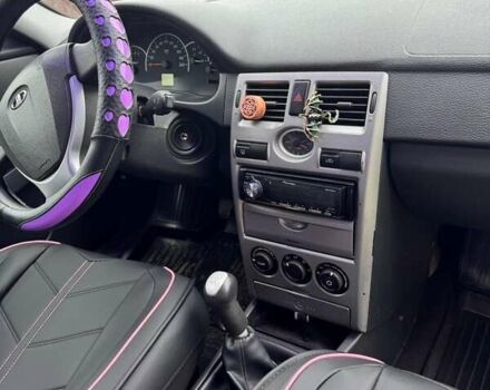 Красный ВАЗ 2170 Priora, объемом двигателя 1.6 л и пробегом 118 тыс. км за 4000 $, фото 2 на Automoto.ua