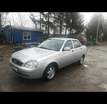 Серый ВАЗ 2170 Priora, объемом двигателя 1.6 л и пробегом 300 тыс. км за 2050 $, фото 1 на Automoto.ua