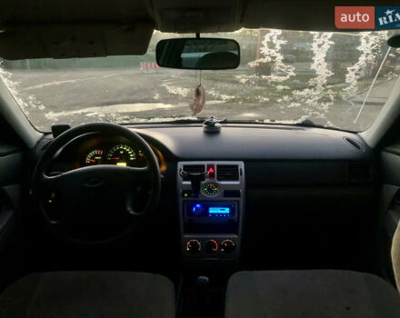 Сірий ВАЗ 2170 Priora, об'ємом двигуна 1.6 л та пробігом 143 тис. км за 1999 $, фото 10 на Automoto.ua