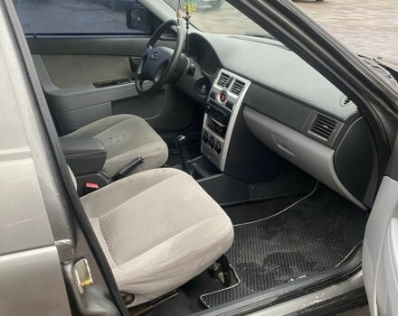 Серый ВАЗ 2170 Priora, объемом двигателя 1.6 л и пробегом 180 тыс. км за 2100 $, фото 5 на Automoto.ua