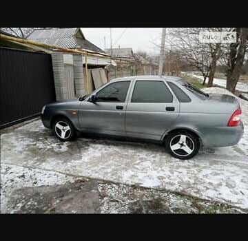 Серый ВАЗ 2170 Priora, объемом двигателя 1.6 л и пробегом 250 тыс. км за 3000 $, фото 4 на Automoto.ua