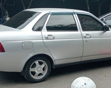 Сірий ВАЗ 2170 Priora, об'ємом двигуна 1.6 л та пробігом 220 тис. км за 2001 $, фото 1 на Automoto.ua