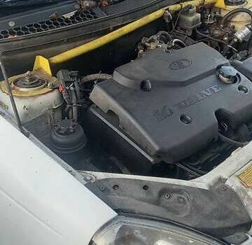 Білий ВАЗ 2171 Priora, об'ємом двигуна 1.6 л та пробігом 304 тис. км за 1000 $, фото 1 на Automoto.ua