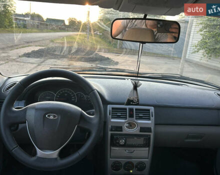 Белый ВАЗ 2171 Priora, объемом двигателя 1.6 л и пробегом 200 тыс. км за 2800 $, фото 16 на Automoto.ua