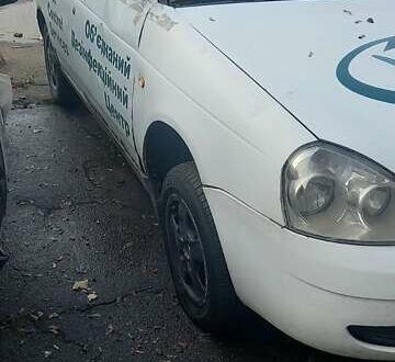 Белый ВАЗ 2171 Priora, объемом двигателя 1.6 л и пробегом 304 тыс. км за 1000 $, фото 1 на Automoto.ua