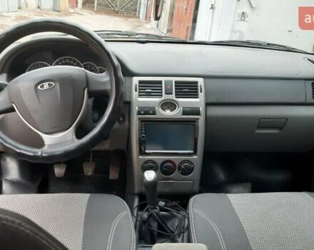 Зелений ВАЗ 2171 Priora, об'ємом двигуна 1.6 л та пробігом 150 тис. км за 3000 $, фото 2 на Automoto.ua