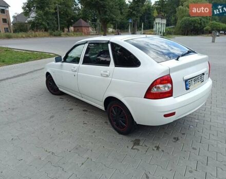 Білий ВАЗ 2172 Priora, об'ємом двигуна 1.6 л та пробігом 279 тис. км за 1999 $, фото 6 на Automoto.ua