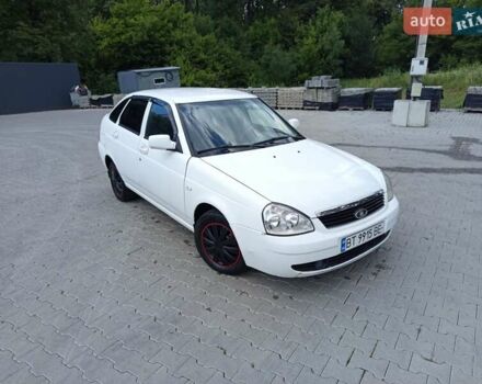 Білий ВАЗ 2172 Priora, об'ємом двигуна 1.6 л та пробігом 279 тис. км за 1999 $, фото 2 на Automoto.ua