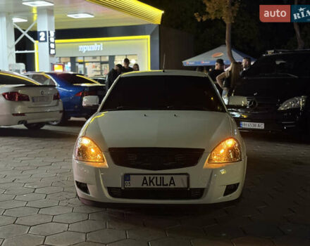 Белый ВАЗ 2172 Priora, объемом двигателя 1.6 л и пробегом 167 тыс. км за 5000 $, фото 1 на Automoto.ua