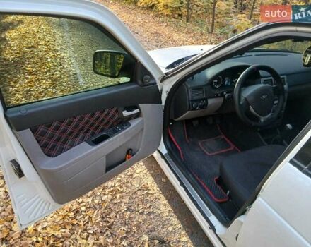 Белый ВАЗ 2172 Priora, объемом двигателя 1.6 л и пробегом 150 тыс. км за 5500 $, фото 4 на Automoto.ua