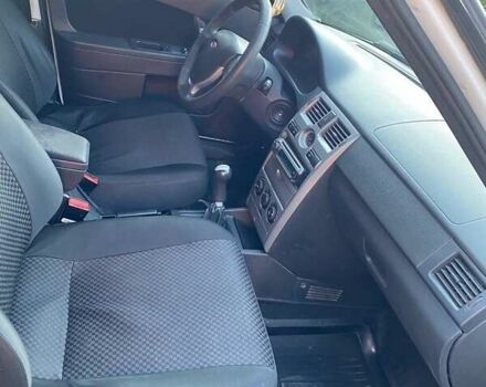 Білий ВАЗ 2172 Priora, об'ємом двигуна 1.6 л та пробігом 250 тис. км за 3000 $, фото 4 на Automoto.ua