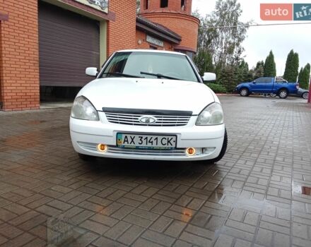 Белый ВАЗ 2172 Priora, объемом двигателя 1.6 л и пробегом 150 тыс. км за 2500 $, фото 1 на Automoto.ua