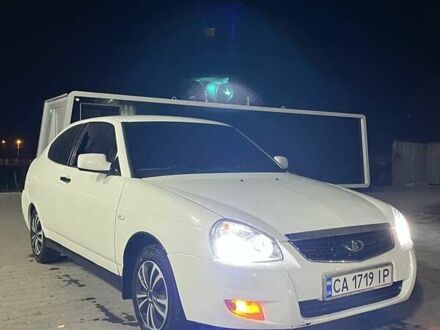 ВАЗ 2172 Priora 2010 в Умани на Automoto.ua Белый ВАЗ 2172 Priora, объемом двигателя 1.6 л и пробегом 151 тыс. км за 3900 $, фото 1 на Automoto.ua