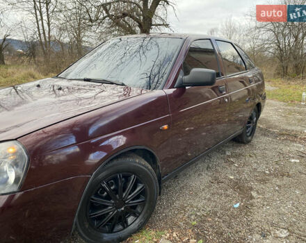Красный ВАЗ 2172 Priora, объемом двигателя 1.6 л и пробегом 210 тыс. км за 2150 $, фото 1 на Automoto.ua