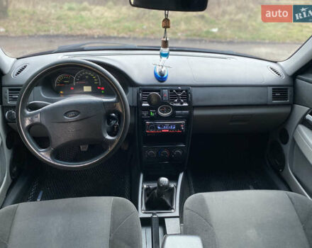 Красный ВАЗ 2172 Priora, объемом двигателя 1.6 л и пробегом 210 тыс. км за 2150 $, фото 12 на Automoto.ua