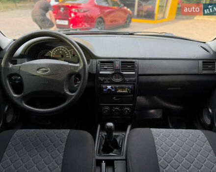 Красный ВАЗ 2172 Priora, объемом двигателя 1.6 л и пробегом 158 тыс. км за 2999 $, фото 10 на Automoto.ua