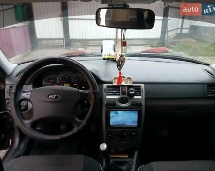 Красный ВАЗ 2172 Priora, объемом двигателя 1.6 л и пробегом 98 тыс. км за 3800 $, фото 5 на Automoto.ua