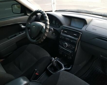 Красный ВАЗ 2172 Priora, объемом двигателя 1.6 л и пробегом 220 тыс. км за 3900 $, фото 5 на Automoto.ua