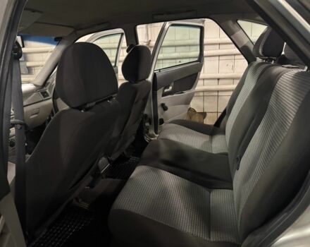 Сірий ВАЗ 2172 Priora, об'ємом двигуна 1.6 л та пробігом 187 тис. км за 2000 $, фото 6 на Automoto.ua