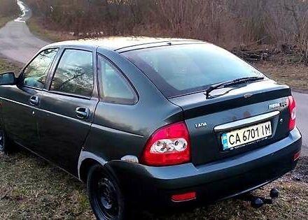 Зеленый ВАЗ 2172 Priora, объемом двигателя 1.6 л и пробегом 250 тыс. км за 2000 $, фото 1 на Automoto.ua