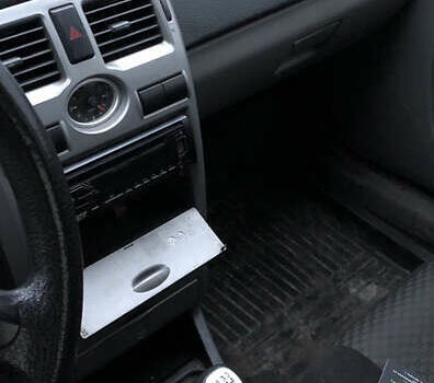 Красный ВАЗ 2173 Priora, объемом двигателя 1.6 л и пробегом 270 тыс. км за 2850 $, фото 11 на Automoto.ua