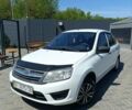 Білий ВАЗ 2190 Гранта, об'ємом двигуна 1.6 л та пробігом 220 тис. км за 4300 $, фото 1 на Automoto.ua