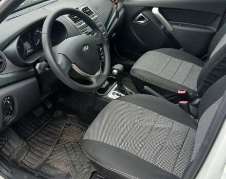 Білий ВАЗ 2190 Гранта, об'ємом двигуна 1.6 л та пробігом 13 тис. км за 7700 $, фото 17 на Automoto.ua