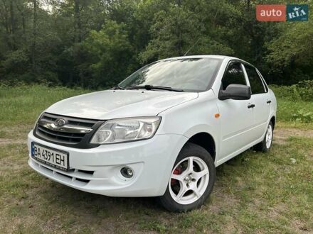 ВАЗ 2190 Гранта 2013 в Александровка на Automoto.ua Белый ВАЗ 2190 Гранта, объемом двигателя 1.6 л и пробегом 75 тыс. км за 3690 $, фото 1 на Automoto.ua