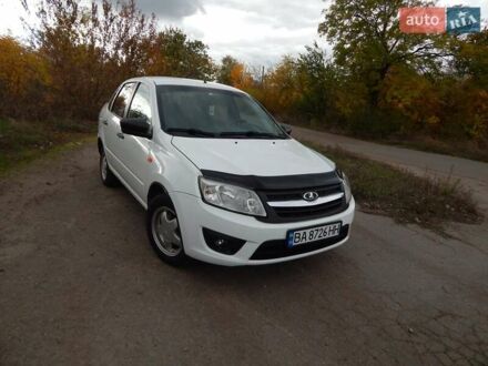 Белый ВАЗ 2190 Гранта, объемом двигателя 1.6 л и пробегом 107 тыс. км за 4000 $, фото 1 на Automoto.ua