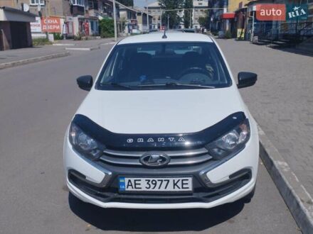 Білий ВАЗ 2190 Гранта, об'ємом двигуна 1.6 л та пробігом 120 тис. км за 4000 $, фото 1 на Automoto.ua