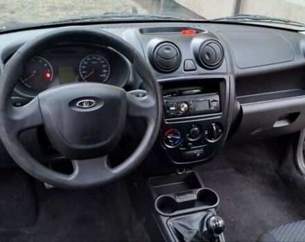 Бежевий ВАЗ 2190 Гранта, об'ємом двигуна 1.6 л та пробігом 178 тис. км за 2597 $, фото 3 на Automoto.ua