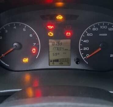 Бежевий ВАЗ 2190 Гранта, об'ємом двигуна 1.6 л та пробігом 178 тис. км за 2597 $, фото 5 на Automoto.ua