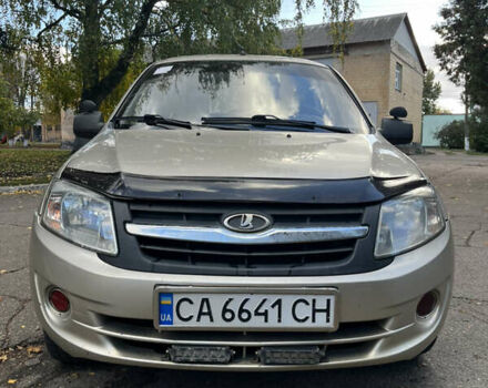 Бежевий ВАЗ 2190 Гранта, об'ємом двигуна 1.6 л та пробігом 198 тис. км за 3000 $, фото 1 на Automoto.ua