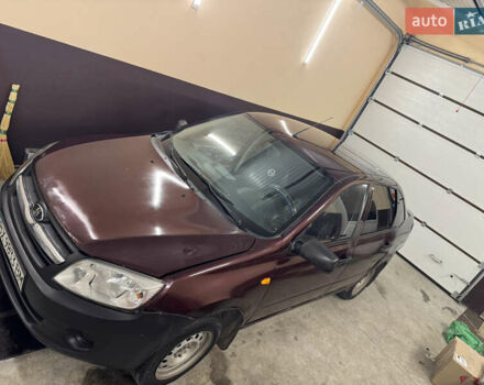 ВАЗ 2190 Гранта 2013 у Бердичеве на Automoto.ua Червоний ВАЗ 2190 Гранта, об'ємом двигуна 1.6 л та пробігом 290 тис. км за 1700 $, фото 2 на Automoto.ua