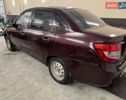 ВАЗ 2190 Гранта 2013 у Бердичеве на Automoto.ua Червоний ВАЗ 2190 Гранта, об'ємом двигуна 1.6 л та пробігом 290 тис. км за 1700 $, фото 11 на Automoto.ua