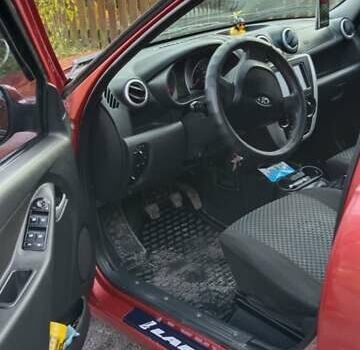 Красный ВАЗ 2190 Гранта, объемом двигателя 1.6 л и пробегом 155 тыс. км за 2550 $, фото 6 на Automoto.ua