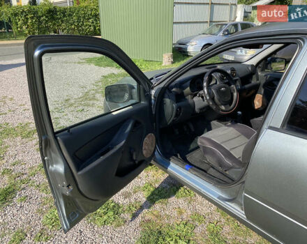 Серый ВАЗ 2190 Гранта, объемом двигателя 1.6 л и пробегом 165 тыс. км за 1988 $, фото 5 на Automoto.ua