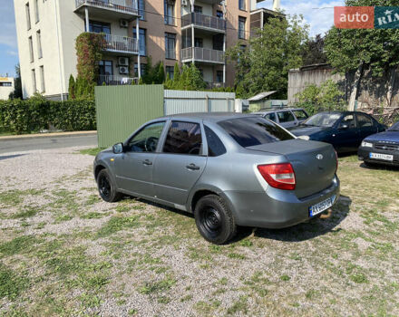 Серый ВАЗ 2190 Гранта, объемом двигателя 1.6 л и пробегом 165 тыс. км за 1988 $, фото 4 на Automoto.ua