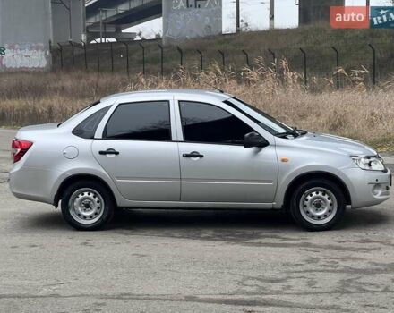 Сірий ВАЗ 2190 Гранта, об'ємом двигуна 1.6 л та пробігом 77 тис. км за 4500 $, фото 2 на Automoto.ua