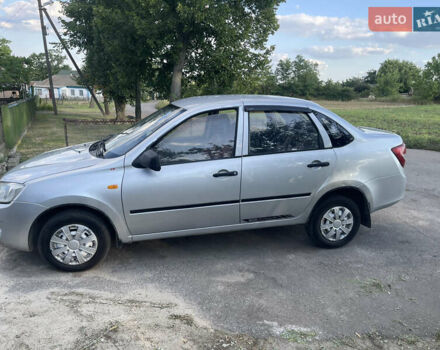 Сірий ВАЗ 2190 Гранта, об'ємом двигуна 1.6 л та пробігом 130 тис. км за 2800 $, фото 1 на Automoto.ua