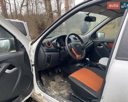 Білий ВАЗ 2194 Kalina, об'ємом двигуна 1.6 л та пробігом 160 тис. км за 2500 $, фото 1 на Automoto.ua