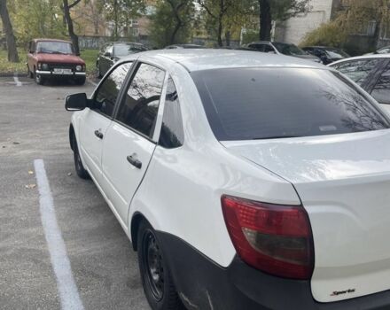 Белый ВАЗ Гранта, объемом двигателя 1.6 л и пробегом 111 тыс. км за 3000 $, фото 3 на Automoto.ua