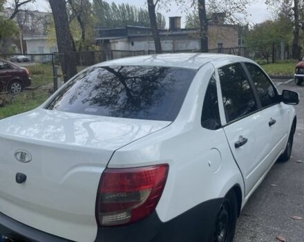 Белый ВАЗ Гранта, объемом двигателя 1.6 л и пробегом 111 тыс. км за 3000 $, фото 1 на Automoto.ua