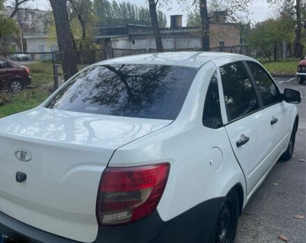 Білий ВАЗ Гранта, об'ємом двигуна 1.6 л та пробігом 111 тис. км за 3000 $, фото 1 на Automoto.ua