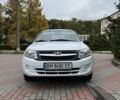 Белый ВАЗ Гранта, объемом двигателя 1.6 л и пробегом 150 тыс. км за 3498 $, фото 1 на Automoto.ua