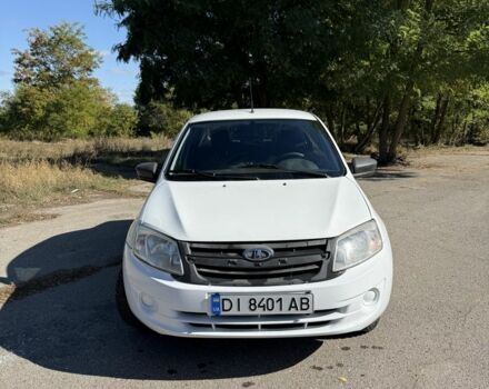 Белый ВАЗ Гранта, объемом двигателя 1.6 л и пробегом 139 тыс. км за 2999 $, фото 1 на Automoto.ua