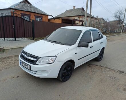 Белый ВАЗ Гранта, объемом двигателя 1.6 л и пробегом 186 тыс. км за 3300 $, фото 1 на Automoto.ua